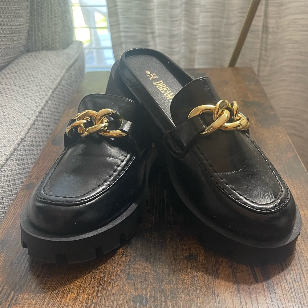 Dream Pairs Chunky Black Loafers w/ Gold Chain - Size 6 - New in Box